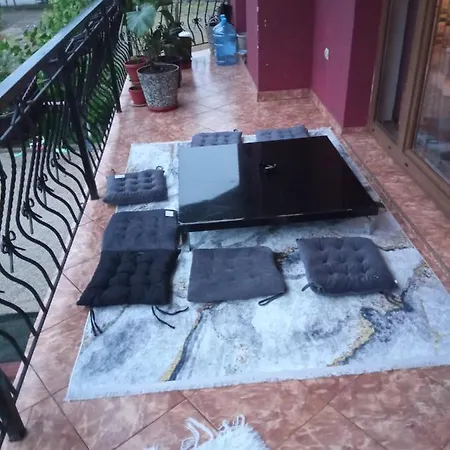 Una Hotel *